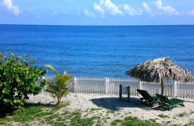 (4993) Honduras-La Ceiba/ Ferienanlage mit eigener Sandstrand im Karibischen Meer-Hotel-Neubau möglich!