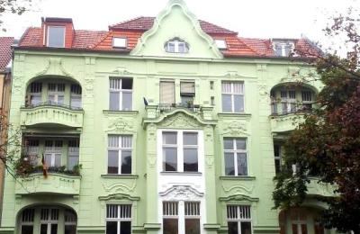 (5023) Lichterfelde/ Nähe Schloßpark- Stuck-Altbau Wohnung mit 2 Balkone, Bäder etc.