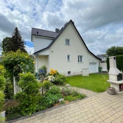 Spandau-Staaken/ Nähe Brunsbütteler Damm- 2 modernisierte Häuser auf einem Grundstück