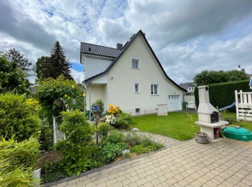 Spandau-Staaken/ Nähe Brunsbütteler Damm- 2 modernisierte Häuser auf einem Grundstück