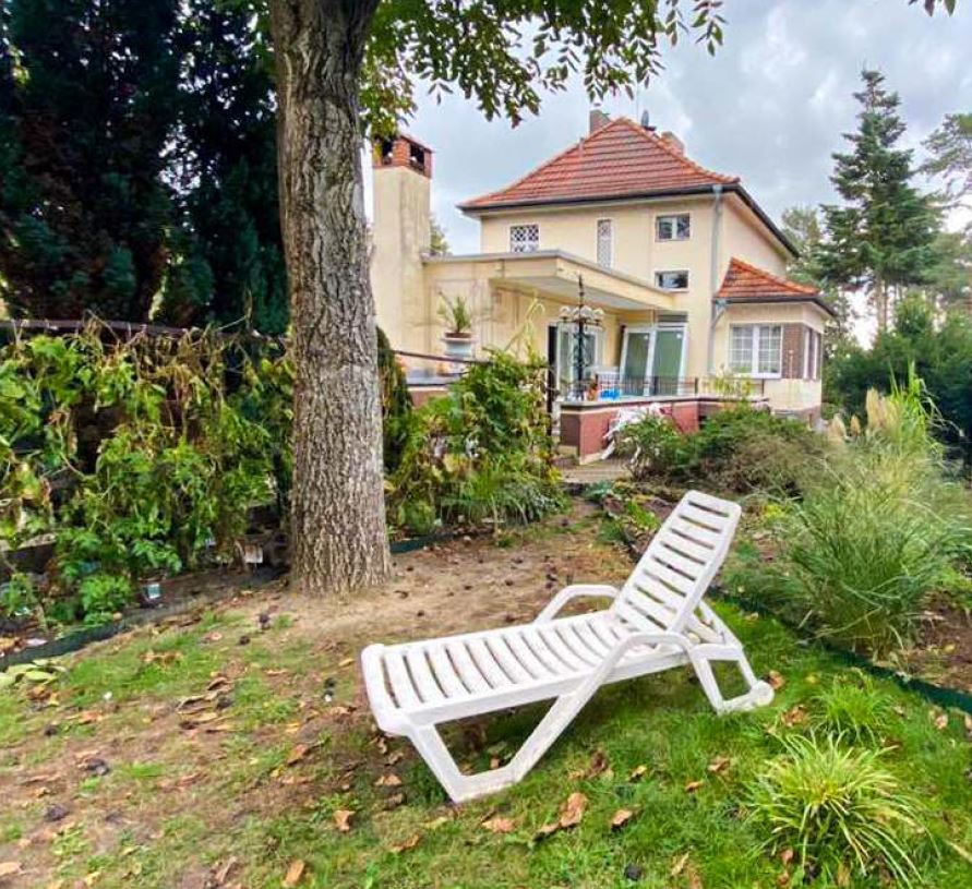 Berlin-Müggelheim/ Mehrfamilienvilla mit Pool und Garage+Stellplätze