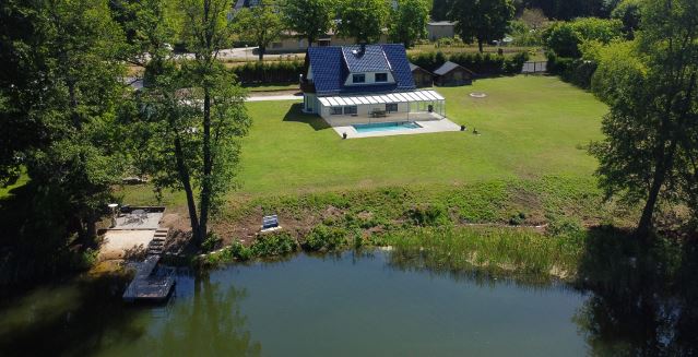 Wohnen am Motzener See / exkl. Villa mit Wassergrundstück, Pool und eigenem Steg